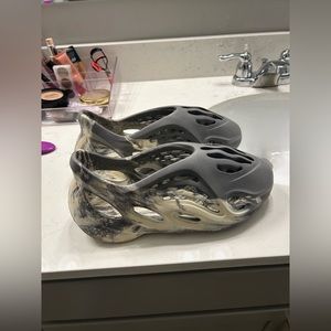 Yeezy foam runners mxt moon gray